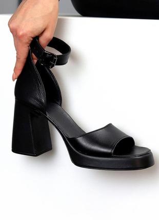 Шикарные кожаные черные женские закрытые босоножки на высоком устойчивом каблуке