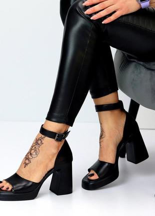 Шикарные кожаные черные женские закрытые босоножки на высоком устойчивом каблуке9 фото