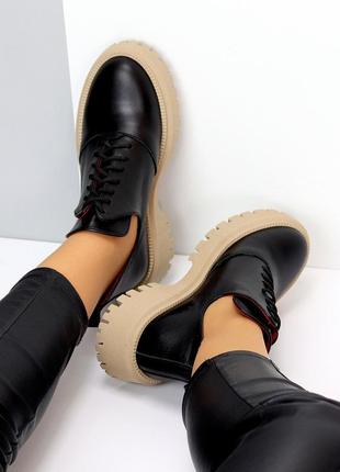 Дизайнерские черные кожаные женские туфли натуральная кожа на бежевой подошве9 фото