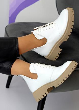 Дизайнерские белые кожаные женские туфли натуральная кожа на бежевой подошве4 фото