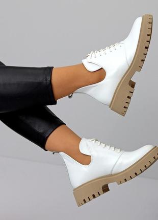 Дизайнерские белые кожаные женские туфли натуральная кожа на бежевой подошве3 фото