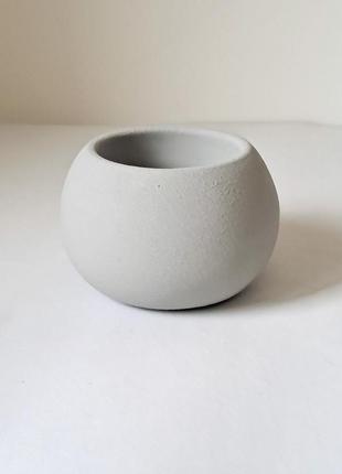 Гипсовая форма для свечей высота 6 см, диаметр 8 см, цвет светлый серый.