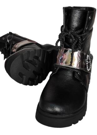 Зимние ботинки черные на каблуке для девочки7 фото