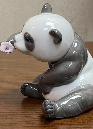 Порцелянова статуетка lladro «веселі панда».2 фото