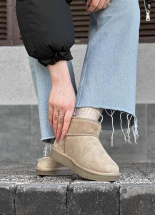 Трендові бежеві жіночі зимові уггі короткі,пісочні,замшеві,натуральна замша з хутром на зиму