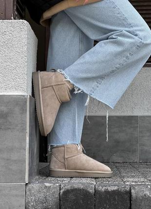 Трендові бежеві жіночі зимові уггі короткі,пісочні,замшеві,натуральна замша з хутром на зиму