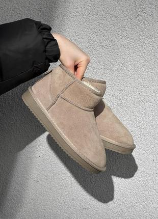 Трендові бежеві жіночі зимові уггі короткі,пісочні,замшеві,натуральна замша з хутром на зиму