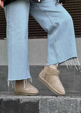 Трендові бежеві жіночі зимові уггі короткі,пісочні,замшеві,натуральна замша з хутром на зиму