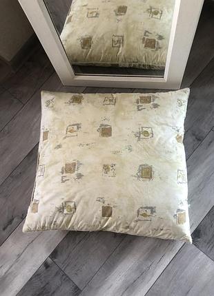 Подушка из перьев<unk> 70*70
