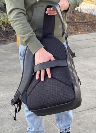 Базовий рюкзак з екошкіри чорного кольору із відділенням під ноутбук5 фото