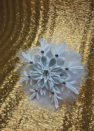 Обруч снежинка в бело- серебряном цвете4 фото