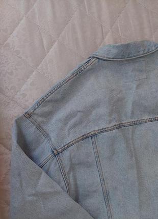 Базова джинсова курточка укорочена джинсовка zara з об'ємними рукавами в стилі bershka stradivarius5 фото