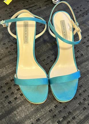 Босоніжки charles and keith