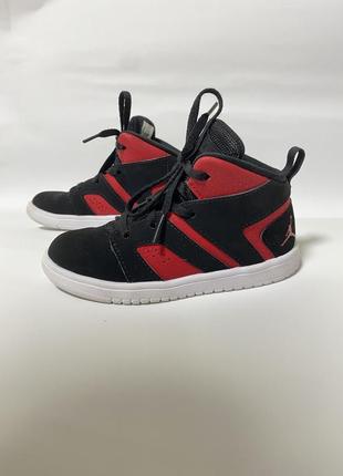 Кроссовки jordan flight legend детские размер us 10c/ eur 27/ 17.5 см демисезонные