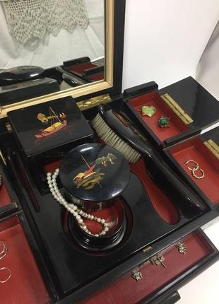 Антуражная шкатулка с зеркалом 6 отделов щетка, лак, ручная роспись, туалетный набор...