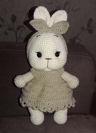 Зайчик ручної роботи з хлопкової ниточки