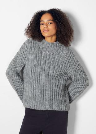 Об'ємний светр bershka — xs, s — сірий