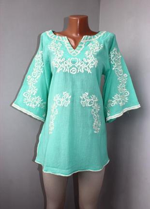 Блуза / кофточка светло-бирюзовая в красивую машинную белую вышивку / 100% коттон, м