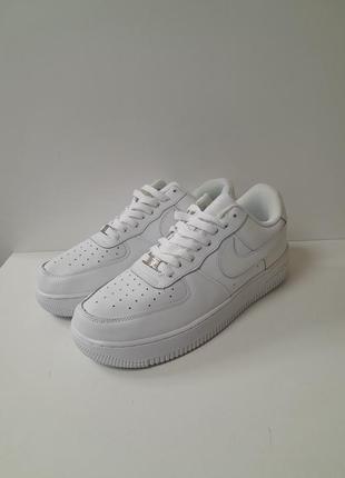 Кроссовки мужские белые на шнуровке кожа nike.и-5026. размеры: 40,41,42,45.