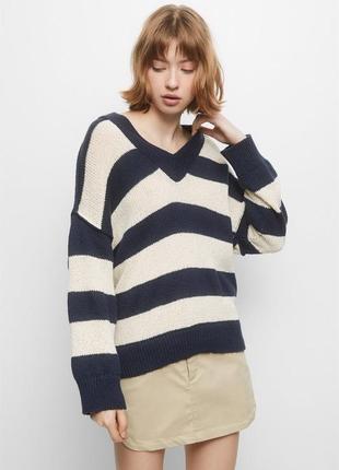 Полосатый свитер оверсайз с v-образным вырезом pull&bear - xs-s, m-l