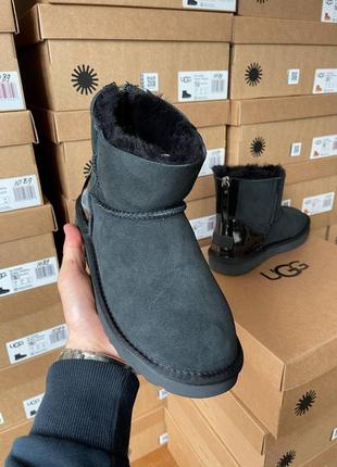 Женские сапоги ugg mini zip черные угги короткие замшевые с мехом водоотталкивающие (bon)3 фото