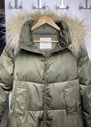 Зимняя удлиненная курточка бренда deha, теплая курточка с объемным капюшоном из искусственного меха.2 фото