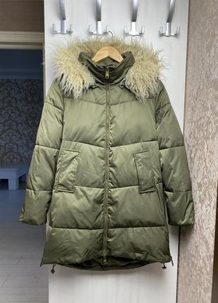 Зимня подовжена курточка бренду deha, тепла курточка з об’ємним капюшоном із штучного хутра.