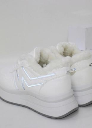 Белые модные кроссовки для зимы2 фото