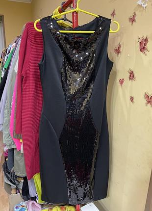 Платье с пайетками фирменное
