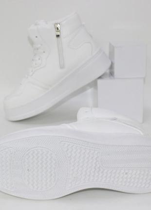 Білі зимові кросівки на товстій підошві7 фото
