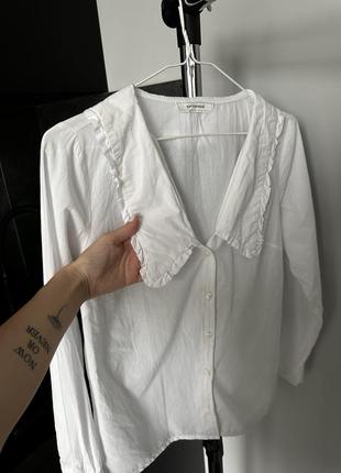 Белая блуза с очень крутым воротничком5 фото