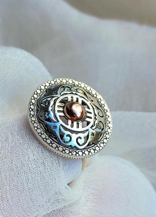Круглое кольцо серебряное с золотом без камней