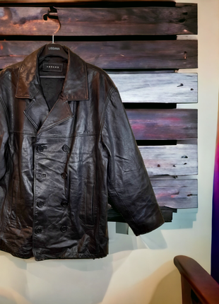Мужская кожаная куртка увеличенного размера в идеальном состоянии