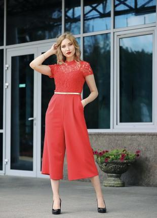 Святковий червоний комбінезон