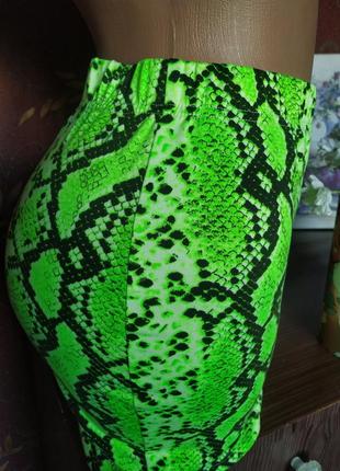 Салатовая юбка мини с змеиным принтом от shein3 фото