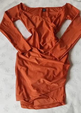 Платье оранжевого цвета