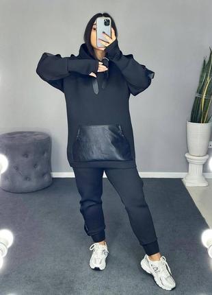 Костюм спортивний жіночий на флісі оверсайз худі з капішоном з кишенею штани на високій посадці якісний теплий молочний чорний5 фото
