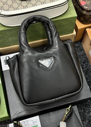 Стильна жіноча сумочка prada small padded soft nappa-leather bag 22 x 15 x 8 см