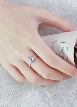 Кольцо с единорогом из лунного камня (меняет цвет), серебряное покрытие 925 пробы