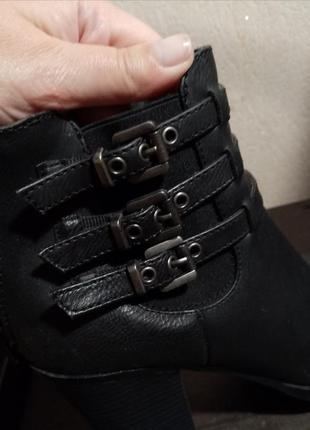 Ботинки, сапожки черные с резинкой, р. 394 фото