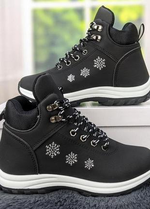 Ботинки женские зимниме черные спортивного типа на шнурках 42954 фото