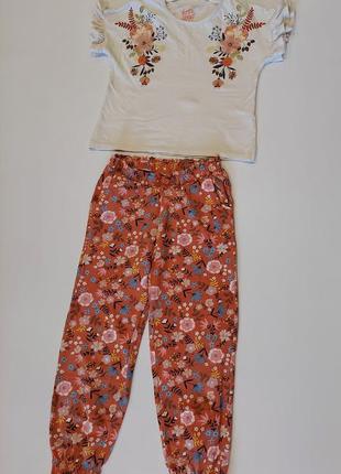 Шикарный летний костюм с штанами джогерами в цветочный принт от happy girls club 5-6 лет2 фото
