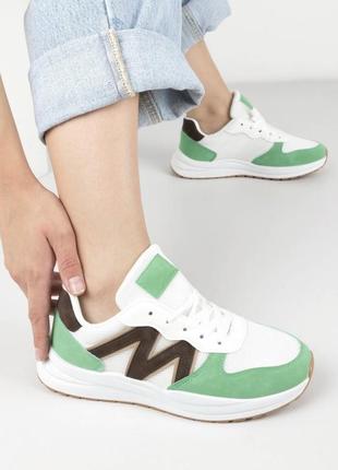 Женские разноцветные кроссовки на шнуровке бежевый, серо-белый цвет, черный, бело-голубой, бело-зеленый7 фото