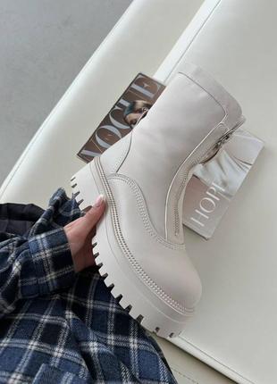 Зимові масивні черевики з теплим хутром висока платформа молочного кольору ботинки зимние массивные высокая подошва цвет молочный на меху зима8 фото