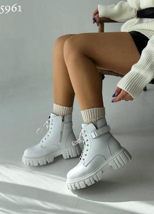 Женские стильные зимние ботинки