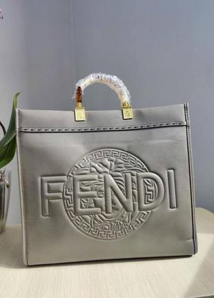 Жіноча сумка в стилі fendi vs versace