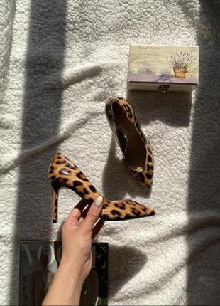 Лакированные леопардовые лодочки на каблуке туфли босоножки
