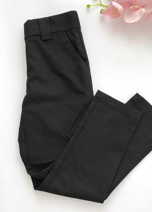Штани чорного кольору з утяжками на поясі.// розмір: 6/7 років (116/122 см.)// бренд: george