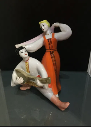 Фарфоровая статуэтка ссср, русский танец с балалайкой (перепляс)