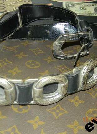 Шкіряний ремінь з металевими кільцями